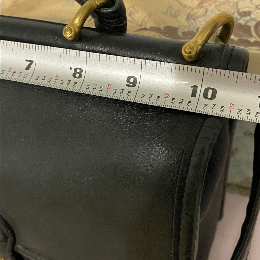 Coach Classic Black Leather Willis Handbag. Good condition. No original strap - Picture 10 of 11